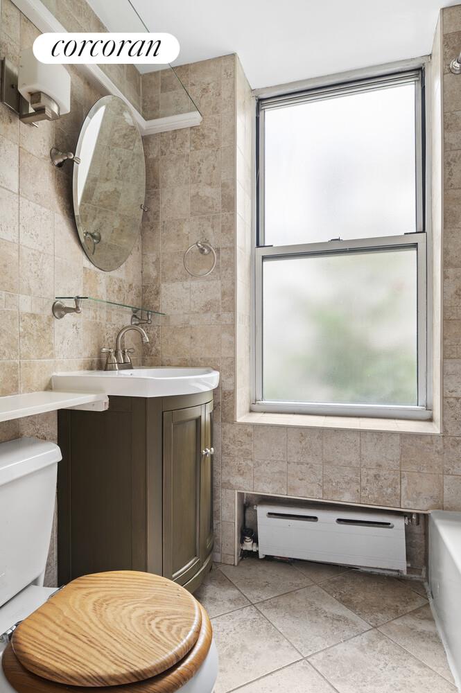 #6 photo, 237 W 15TH Street, Chelsea , NY 10011