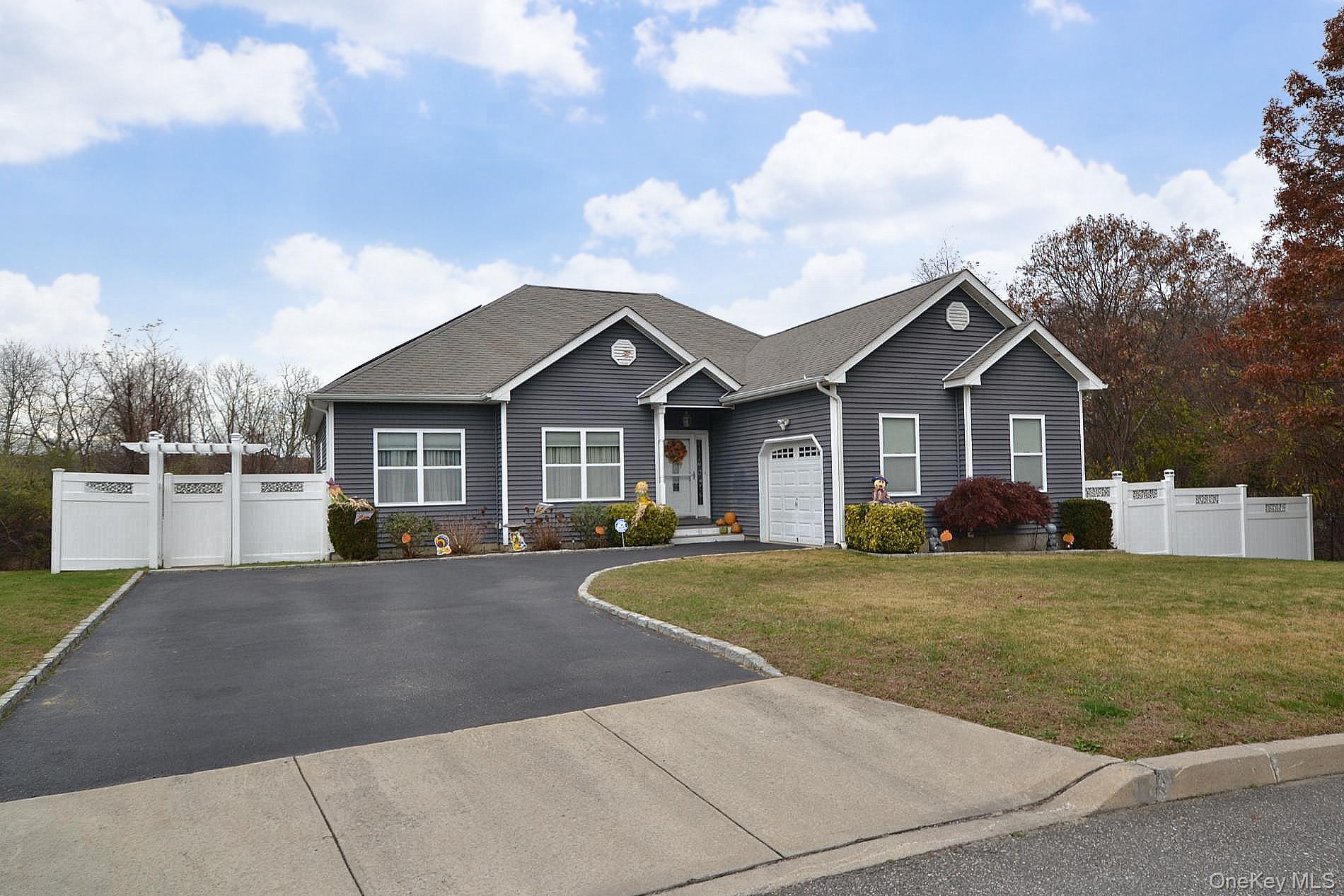 #2 photo, 11 Macintosh, サフォーク郡 Selden , NY 11784