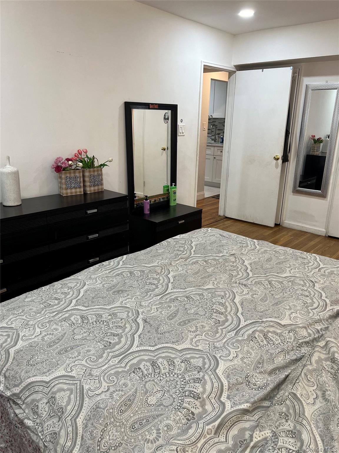 #18 photo, 94-10 59th Avenue, Elmhurst , NY 11373