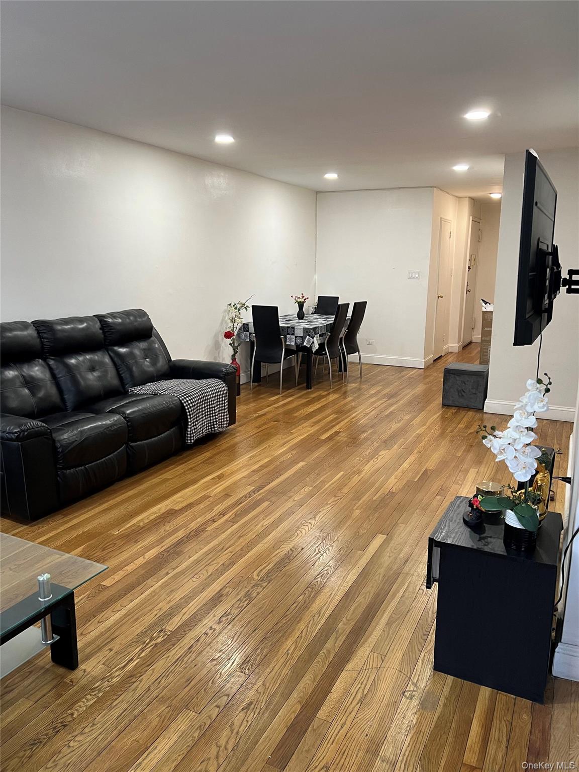 #9 photo, 94-10 59th Avenue, Elmhurst , NY 11373