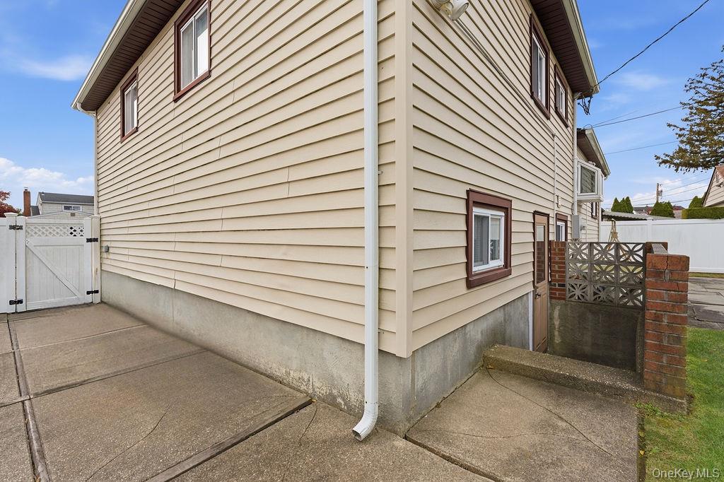 #12 photo, 29 Lehigh Lane, Hicksville , NY 11801