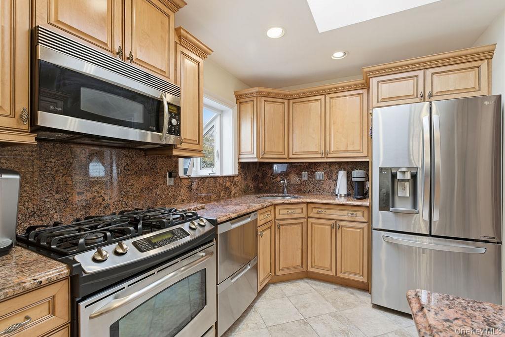 #4 photo, 29 Lehigh Lane, Hicksville , NY 11801