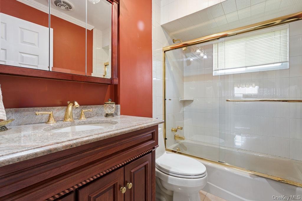 #8 photo, 29 Lehigh Lane, Hicksville , NY 11801