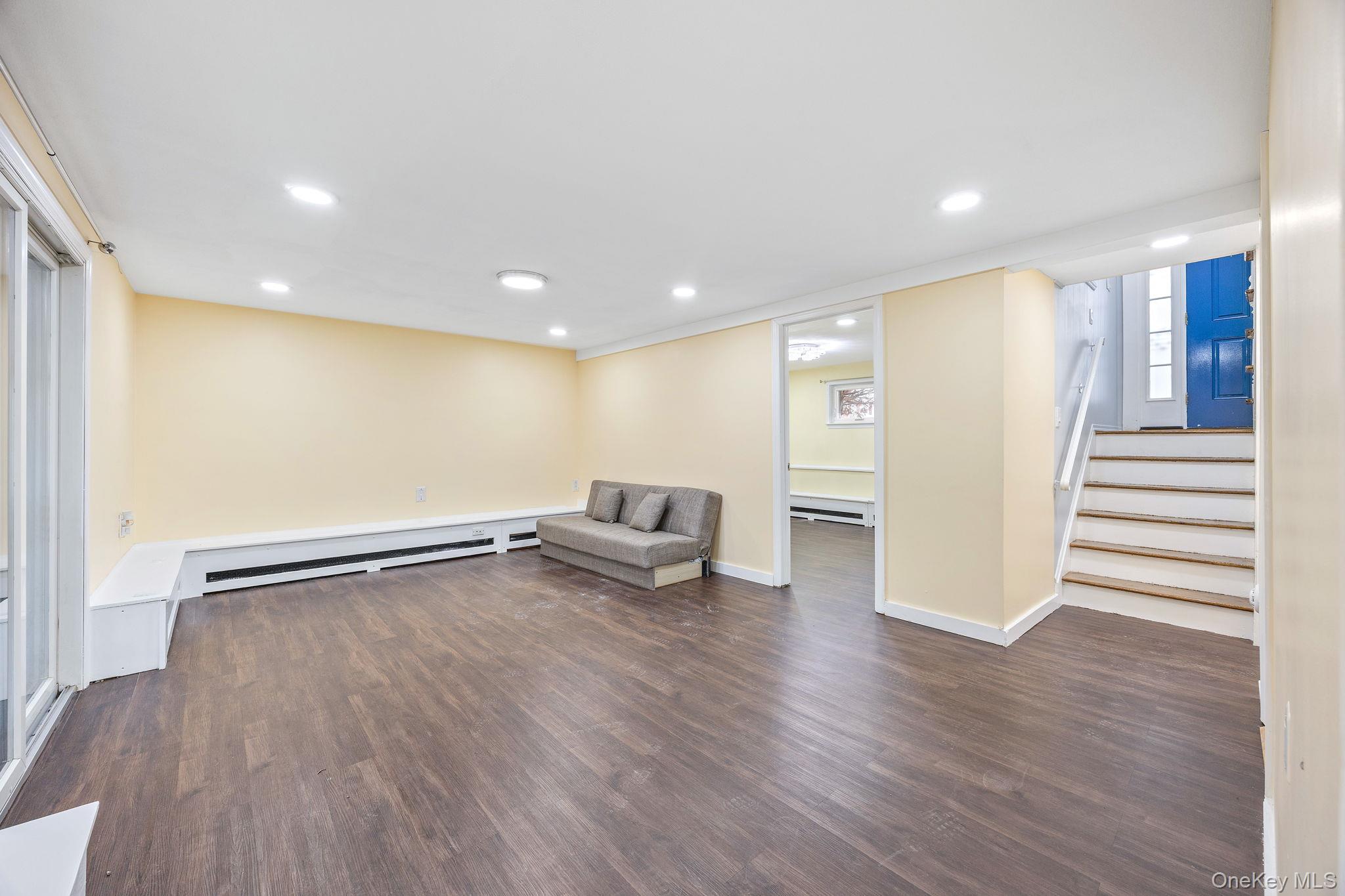 #12 photo, 14 Hilton Court, Hicksville , NY 11801