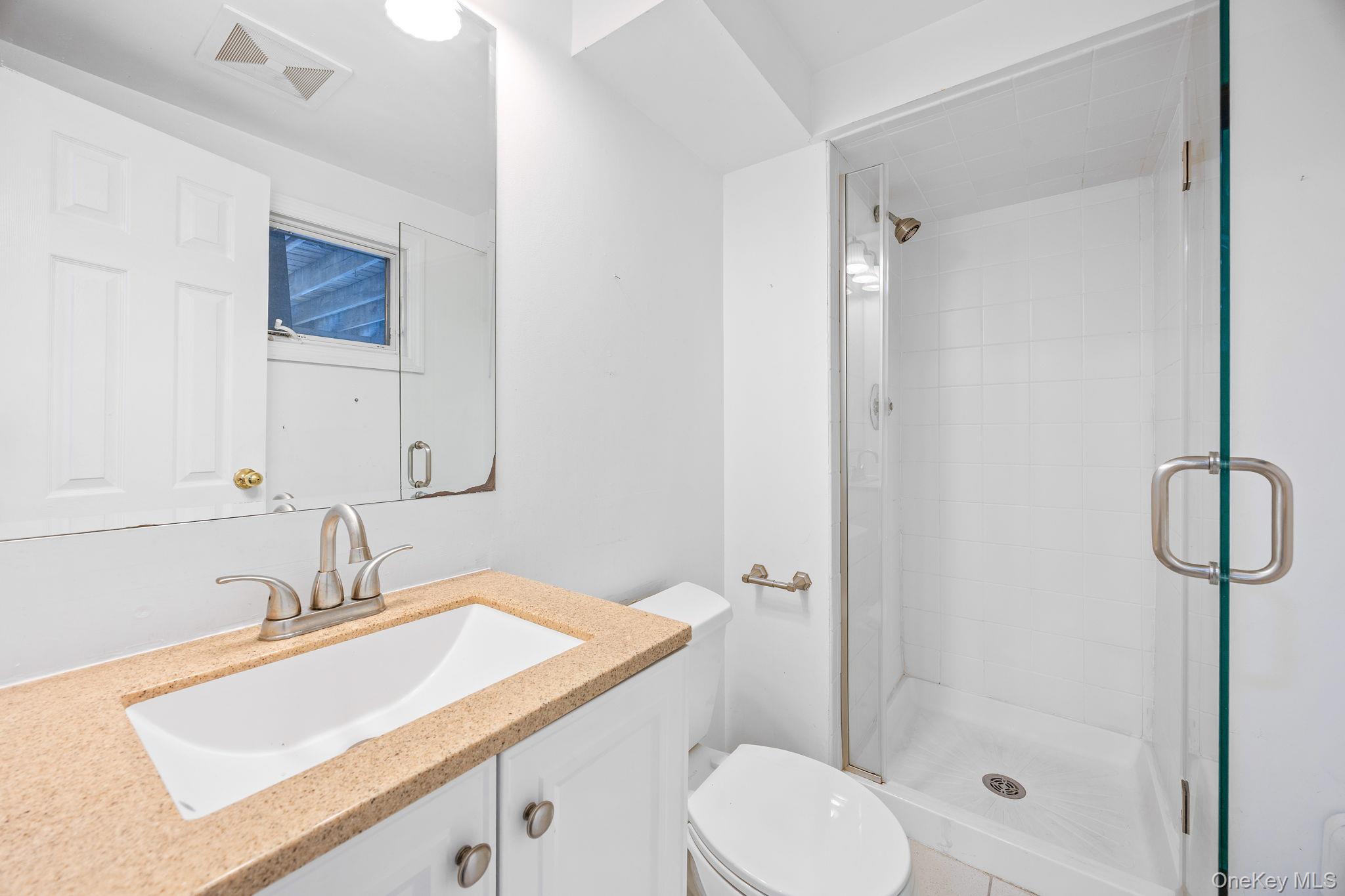 #13 photo, 14 Hilton Court, Hicksville , NY 11801