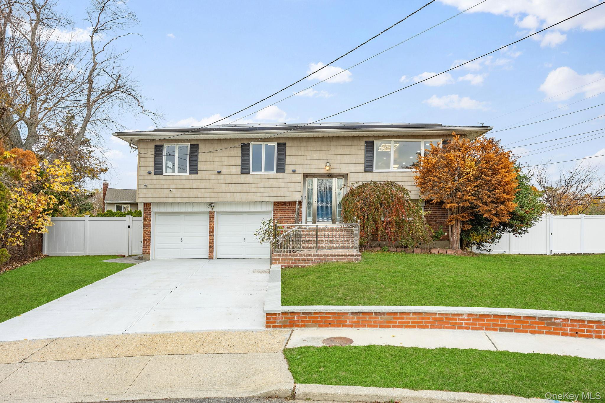 #2 photo, 14 Hilton Court, Hicksville , NY 11801