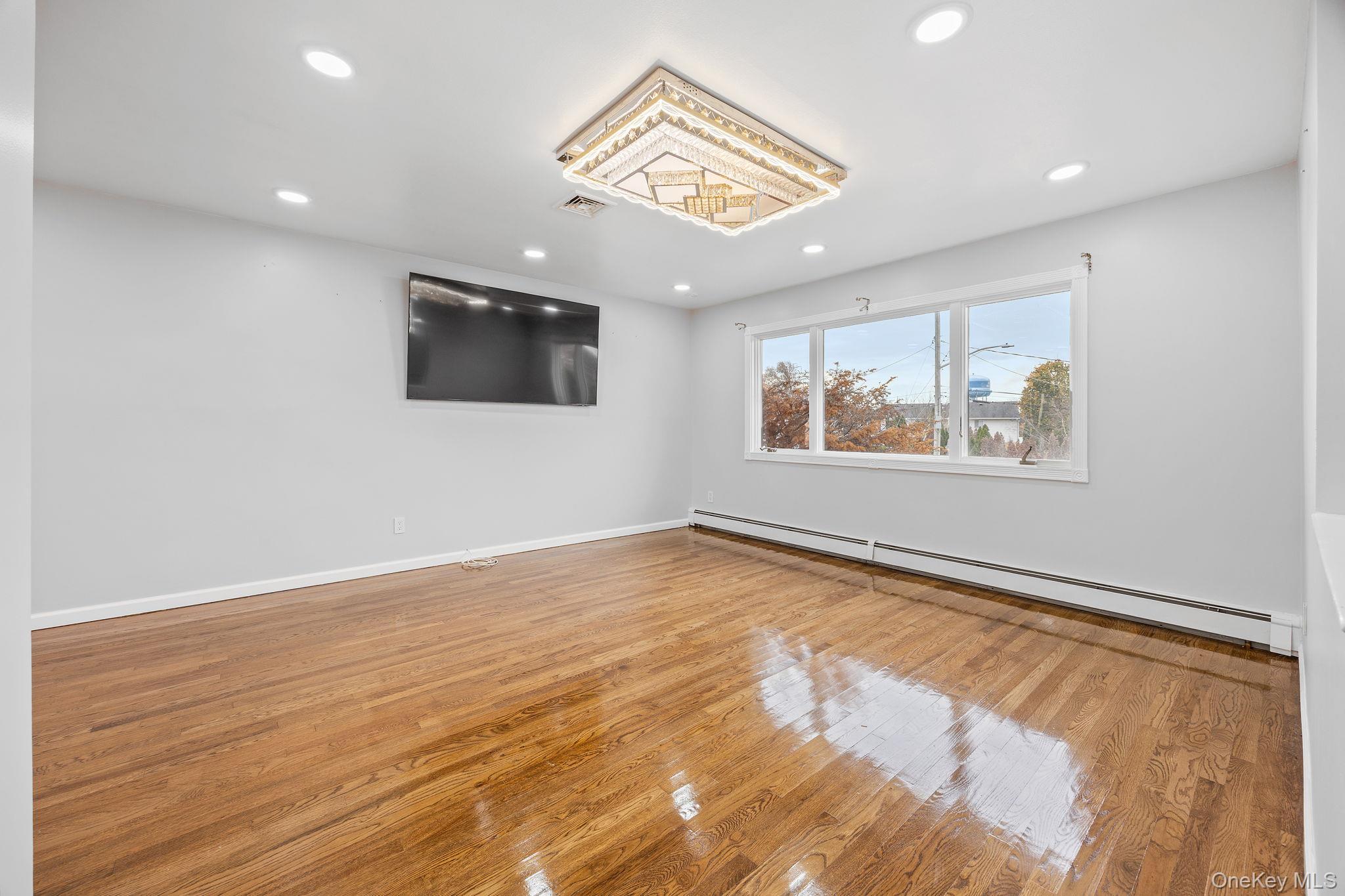 #3 photo, 14 Hilton Court, Hicksville , NY 11801