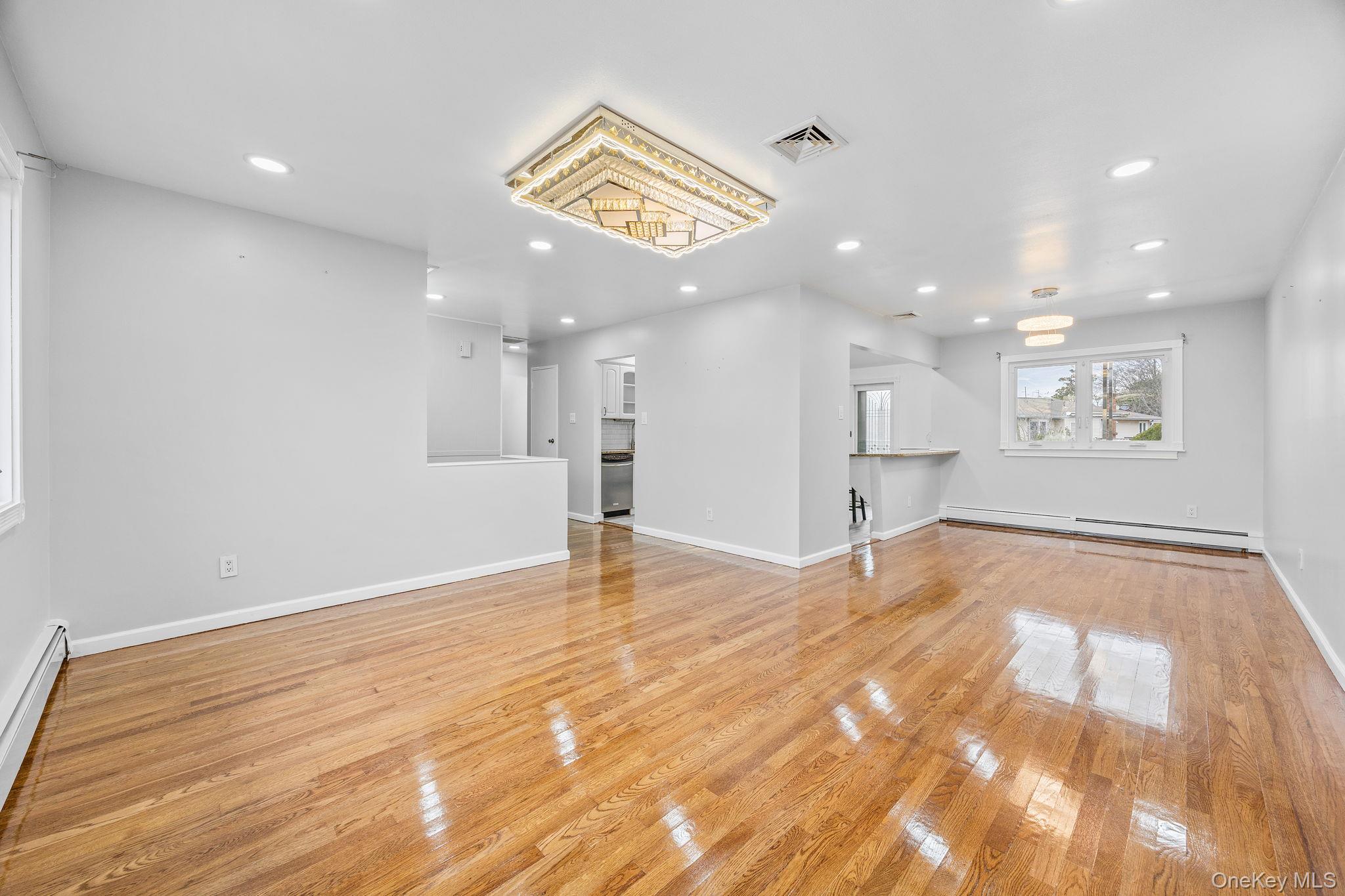 #5 photo, 14 Hilton Court, Hicksville , NY 11801