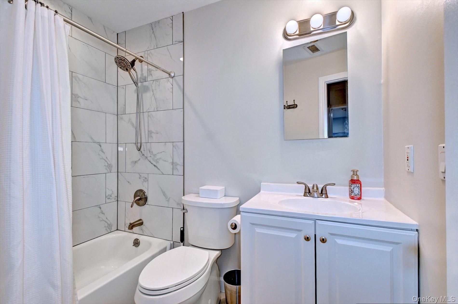 #10 photo, 967 Skyline Drive, Coram , NY 11727