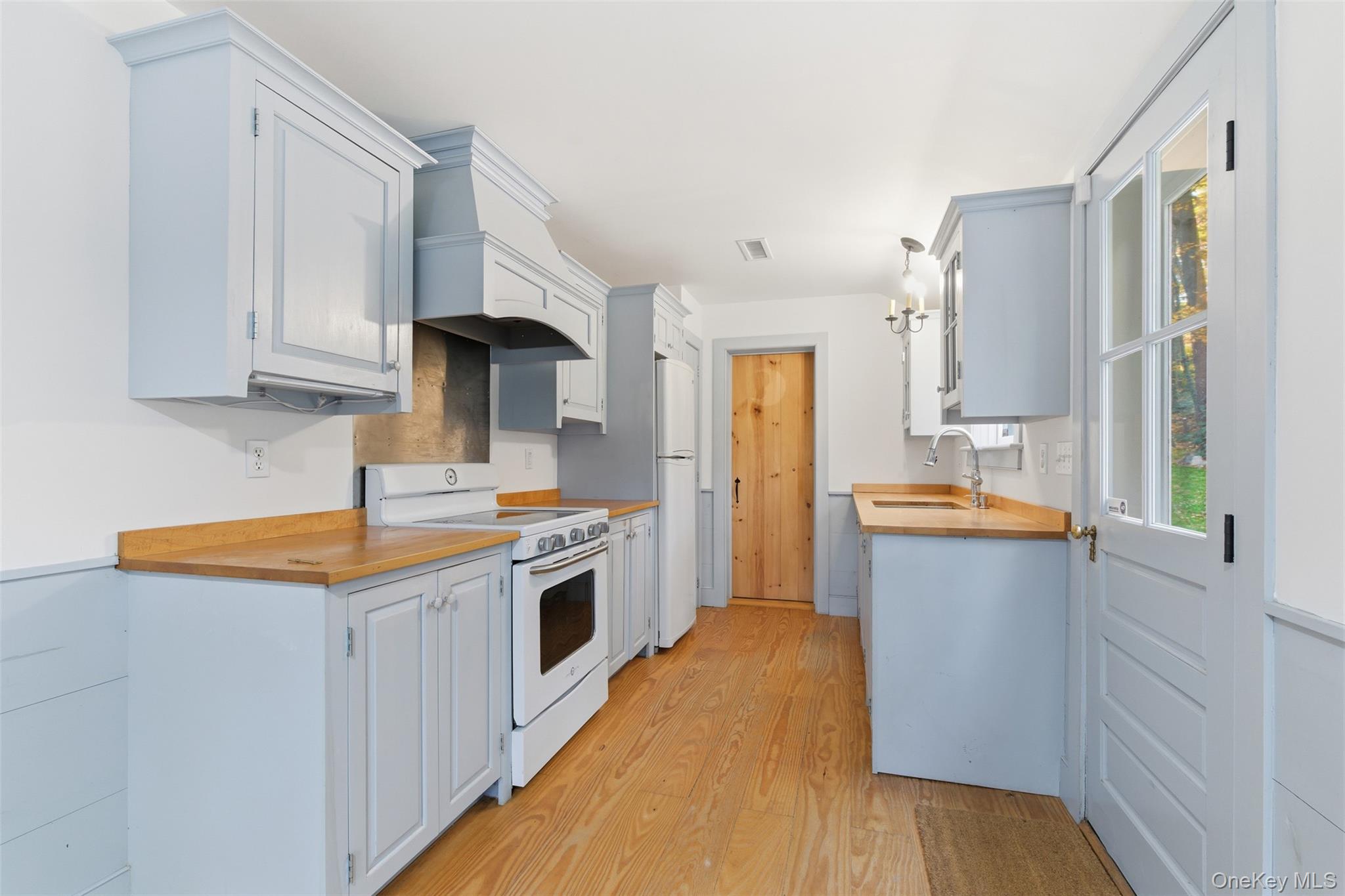 #4 photo, 289 E Main Street, Centerport , NY 11721