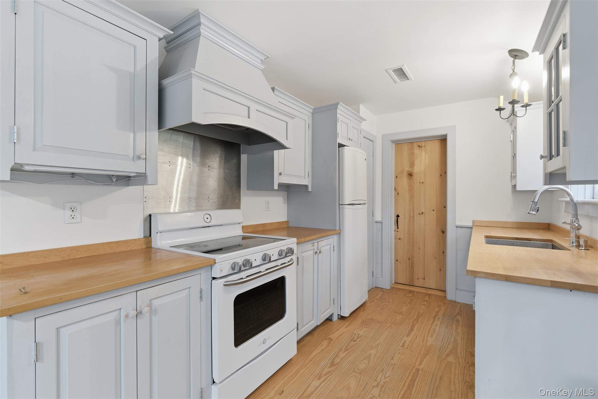 #5 photo, 289 E Main Street, Centerport , NY 11721