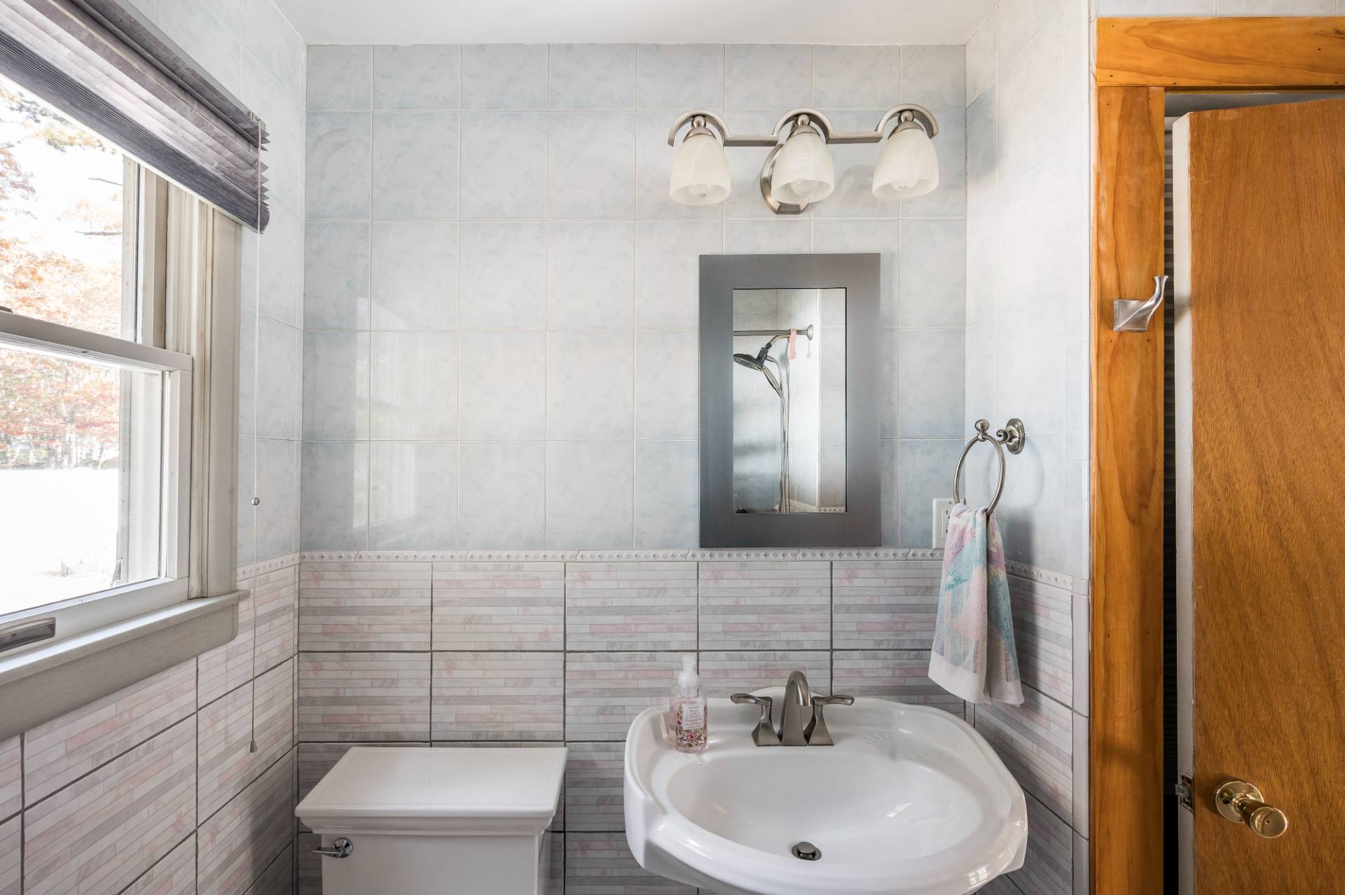 #10 photo, 21 Woodridge Rd, Hampton Bays , NY 11946