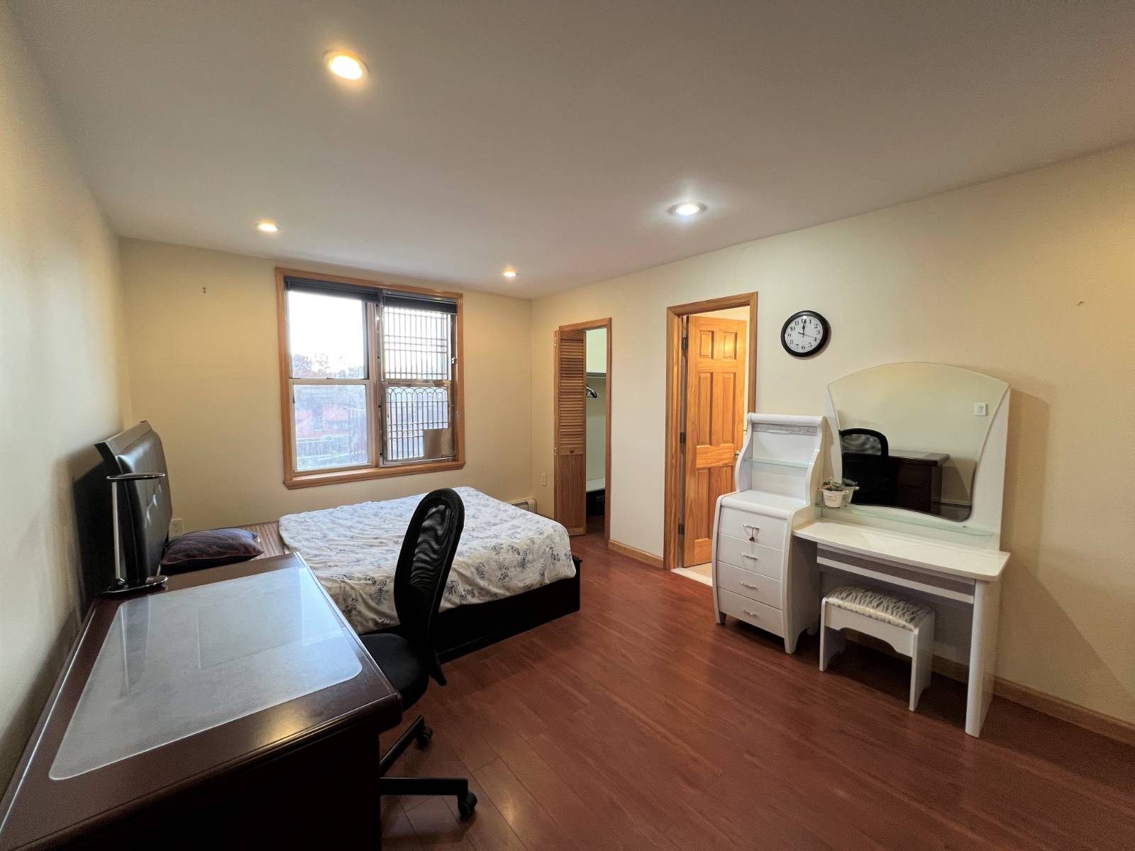 #13 photo, 34-20 Parsons Blvd, #5  E, Flushing , NY 11354