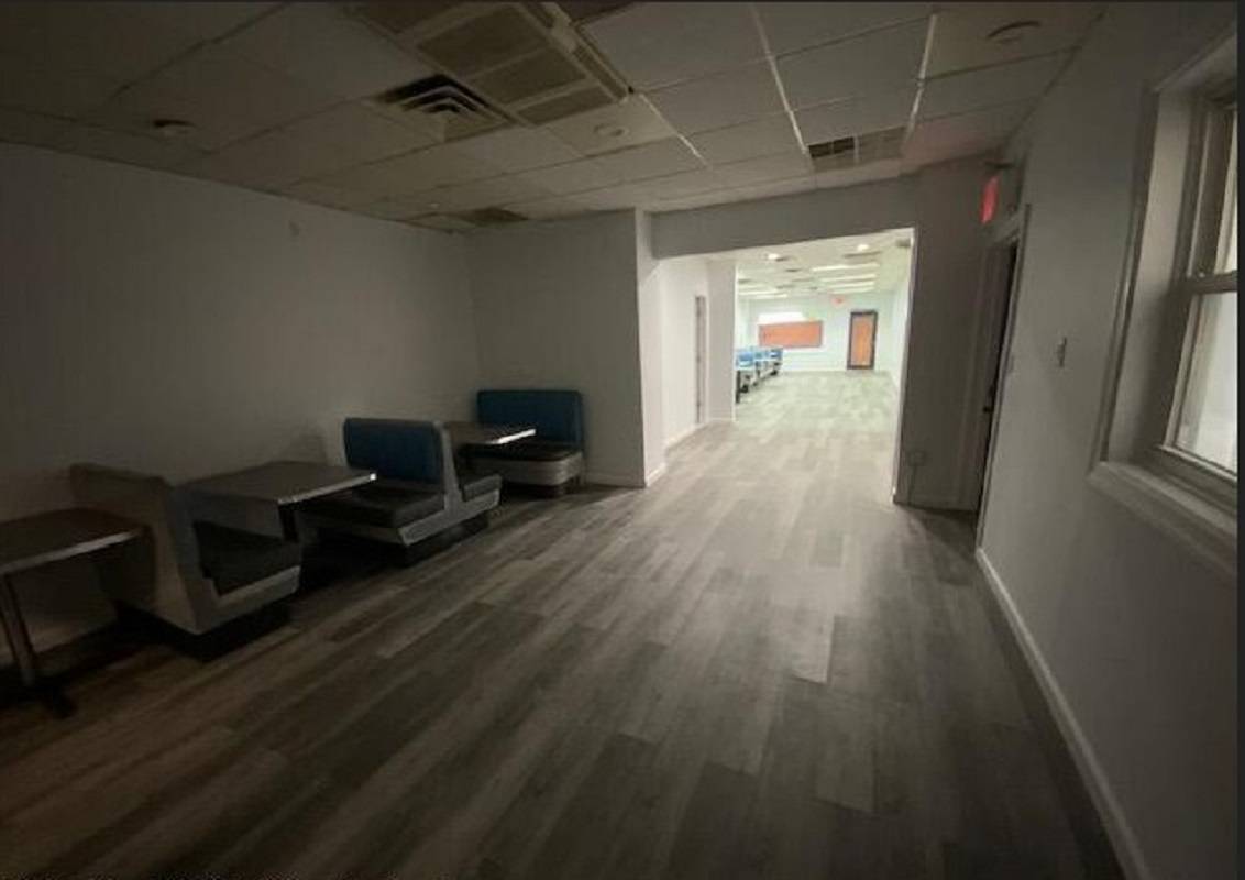 #5 photo, 4164 Victory Blvd, Staten Island , NY 10314