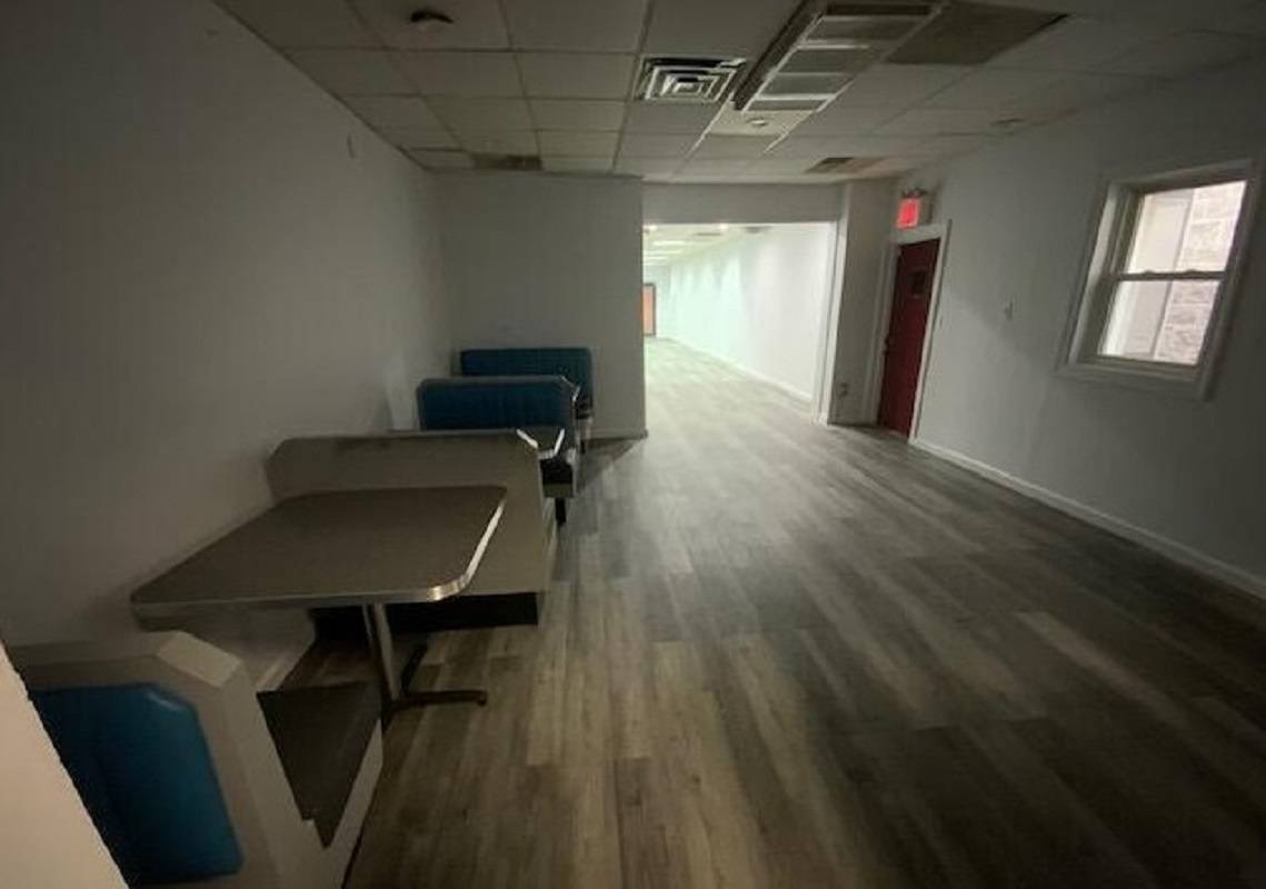 #6 photo, 4164 Victory Blvd, Staten Island , NY 10314