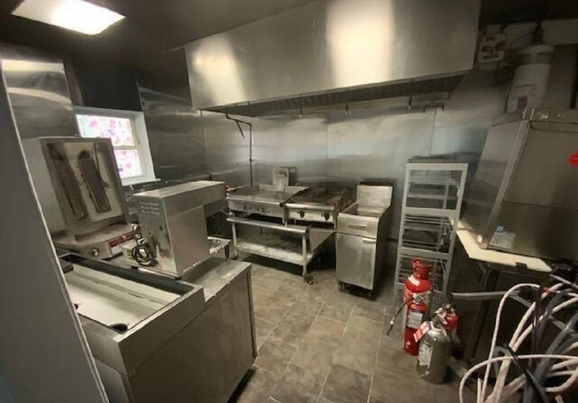 #8 photo, 4164 Victory Blvd, Staten Island , NY 10314