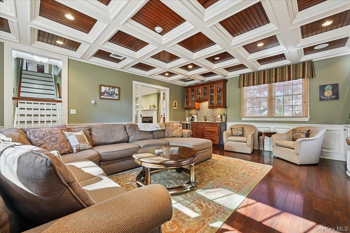 #8 photo, 136 Locust Street, Garden City , NY 11530