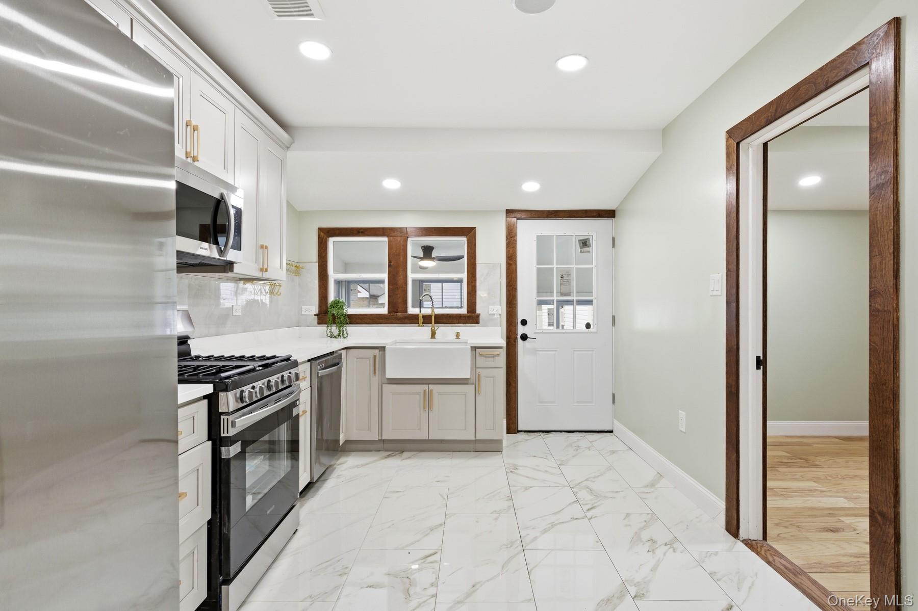 #13 photo, 10411 205th Street, Saint Albans , NY 11412