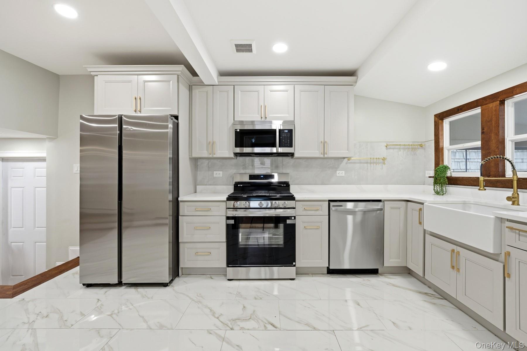 #14 photo, 10411 205th Street, Saint Albans , NY 11412