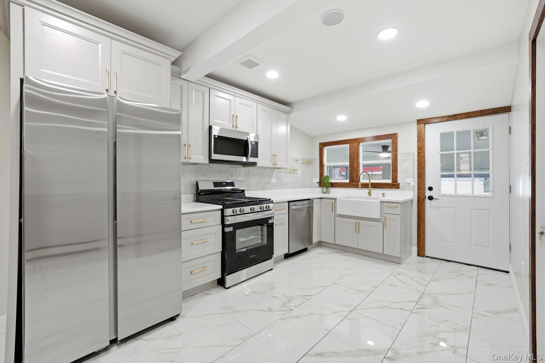 #15 photo, 10411 205th Street, Saint Albans , NY 11412