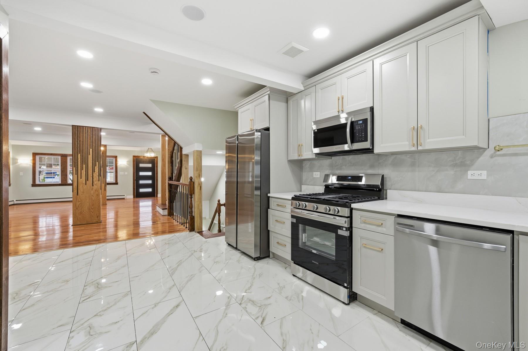 #17 photo, 10411 205th Street, Saint Albans , NY 11412