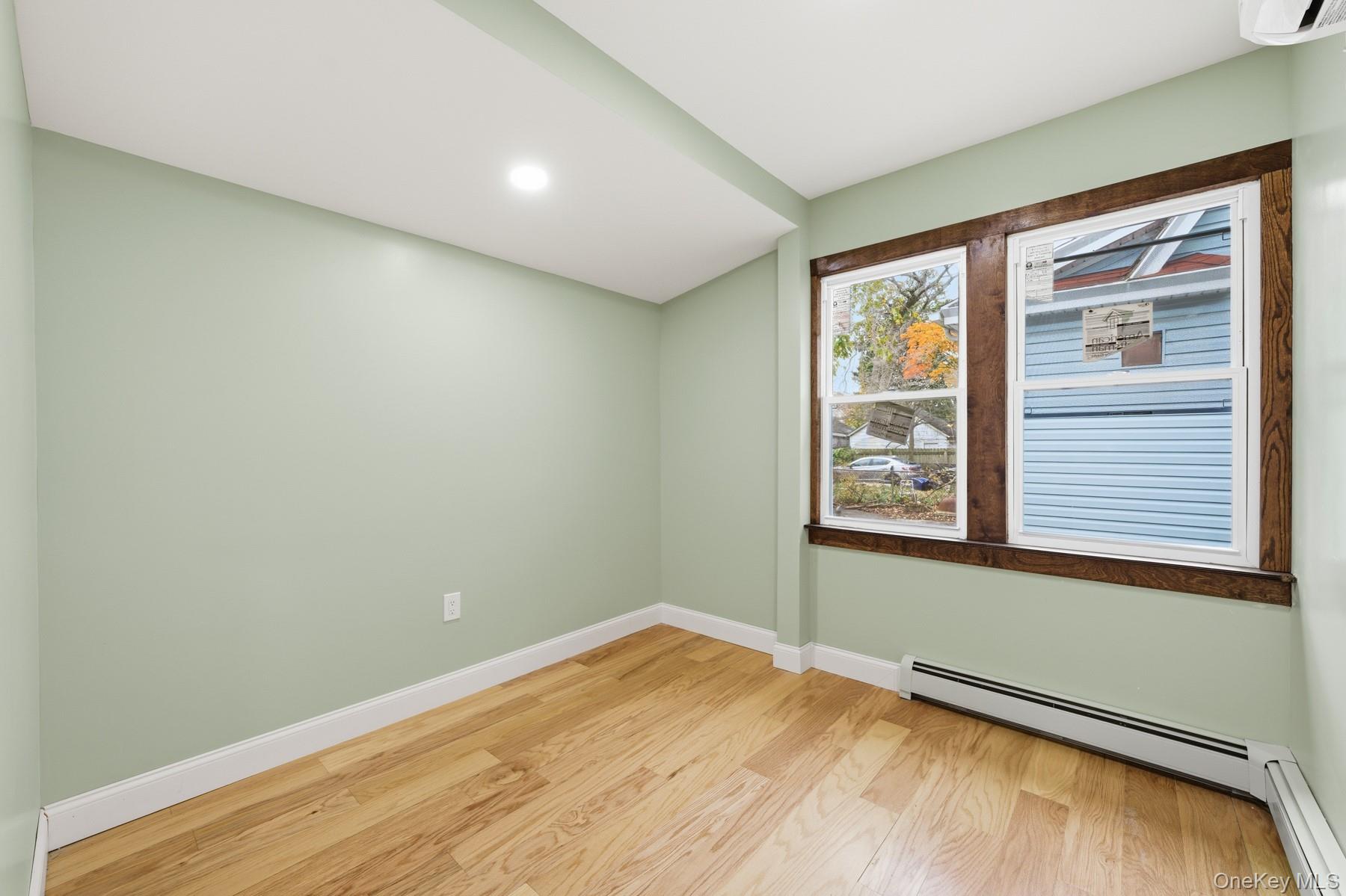 #18 photo, 10411 205th Street, Saint Albans , NY 11412