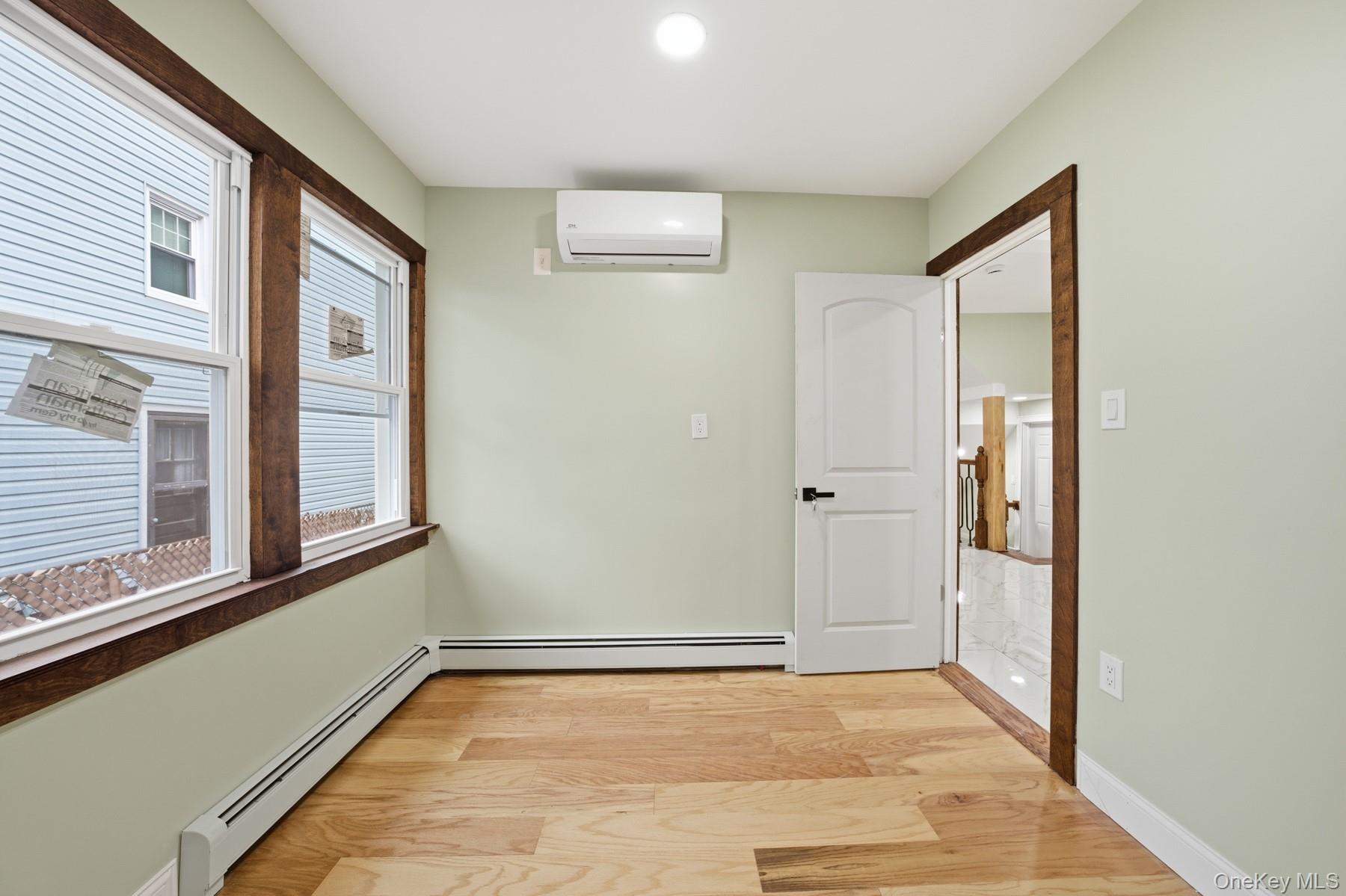 #19 photo, 10411 205th Street, Saint Albans , NY 11412