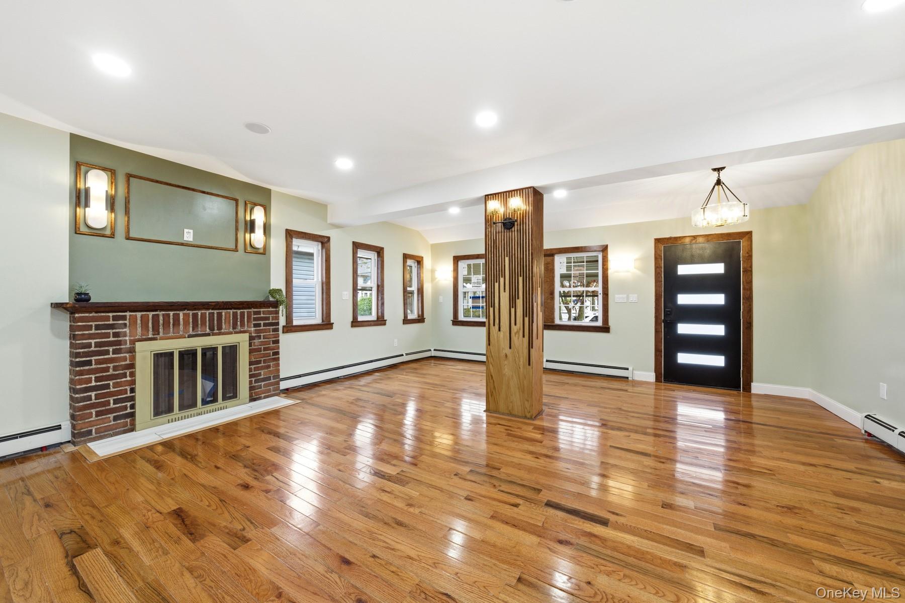 #8 photo, 10411 205th Street, Saint Albans , NY 11412