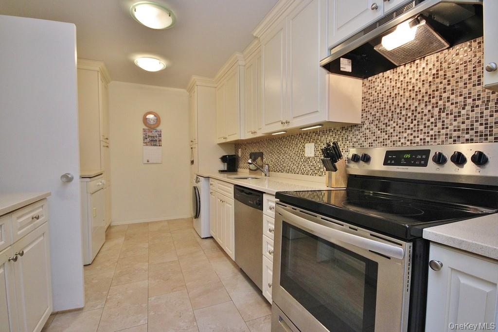 #18 photo, 30 Greenridge Avenue, White Plains , NY 10605