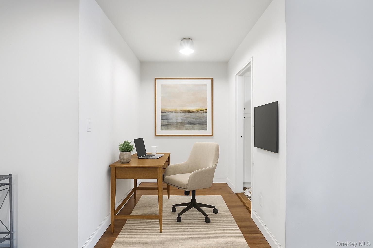 #11 photo, 5 Birchwood Court, Mineola , NY 11501