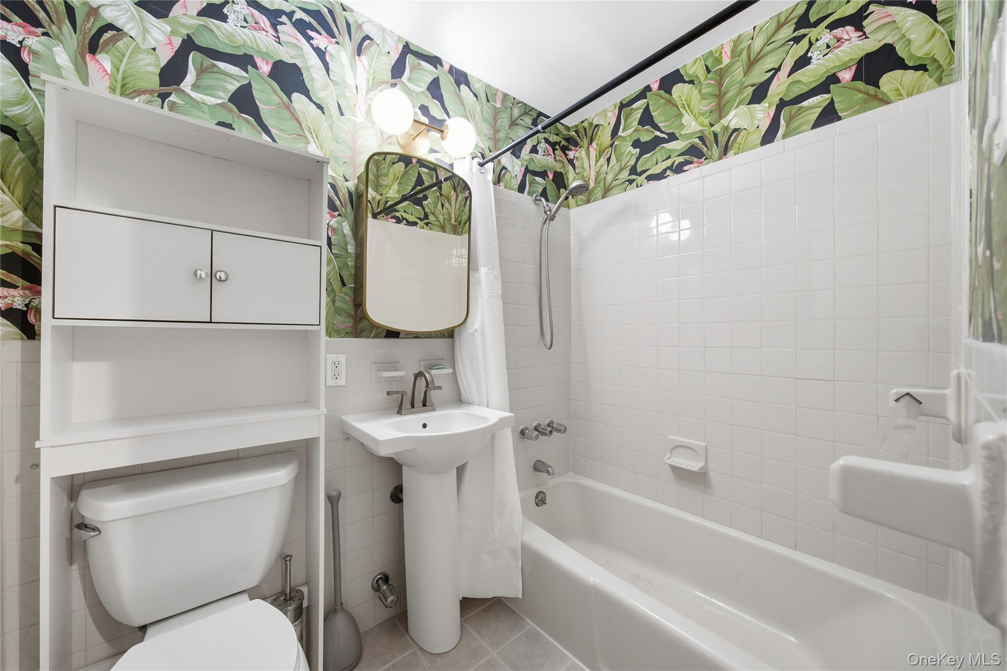 #14 photo, 5 Birchwood Court, Mineola , NY 11501