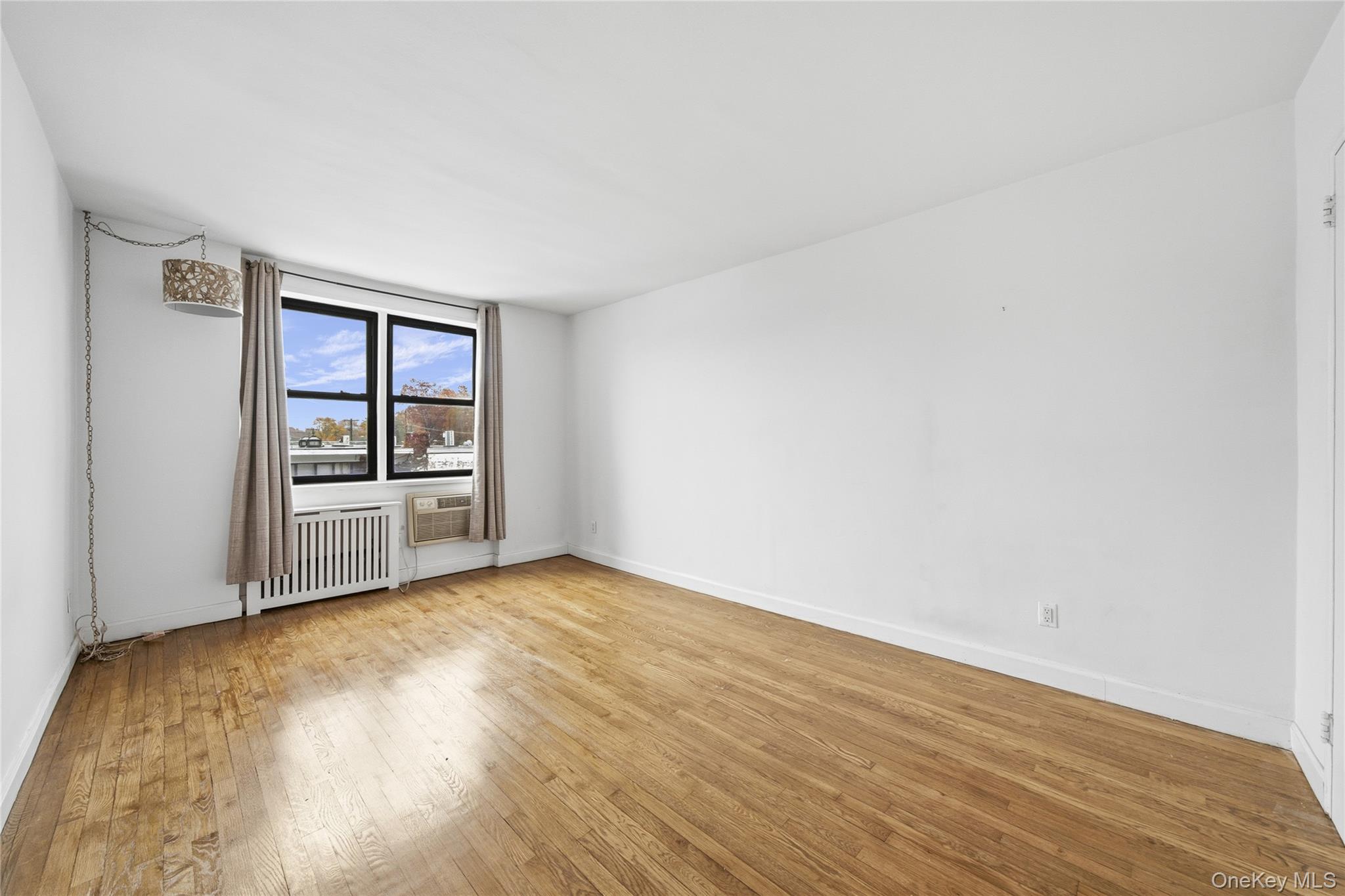 #16 photo, 5 Birchwood Court, Mineola , NY 11501