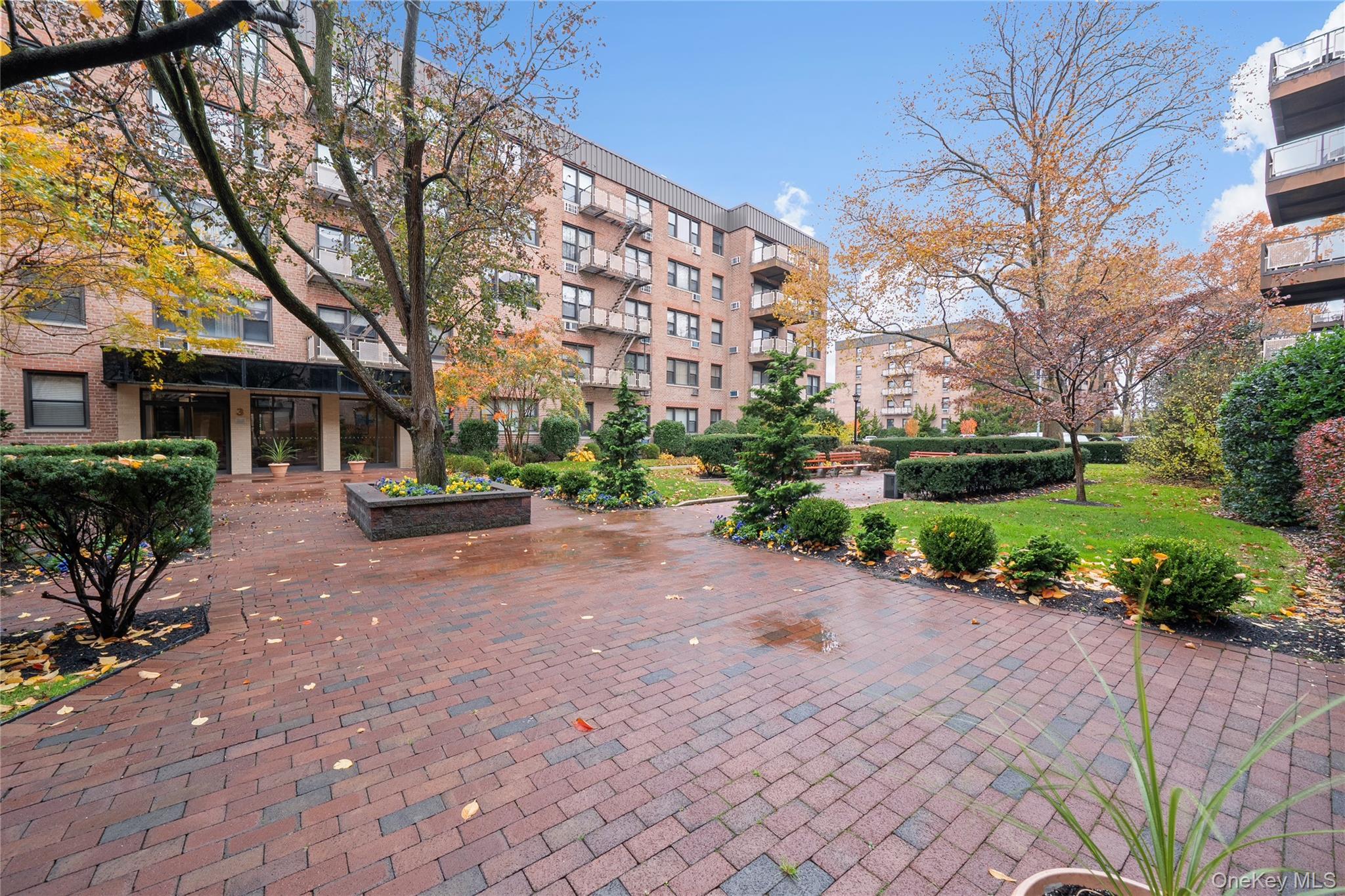 #2 photo, 5 Birchwood Court, Mineola , NY 11501