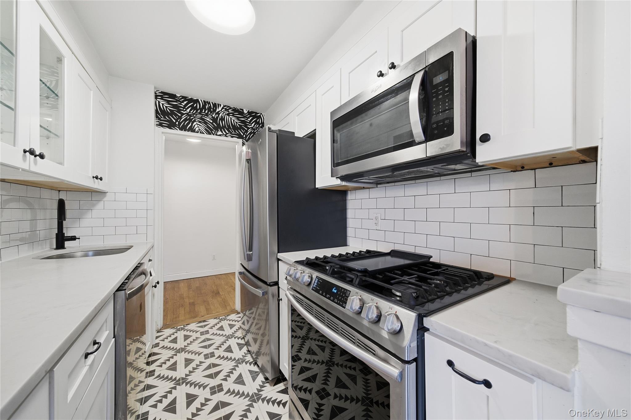 #7 photo, 5 Birchwood Court, Mineola , NY 11501