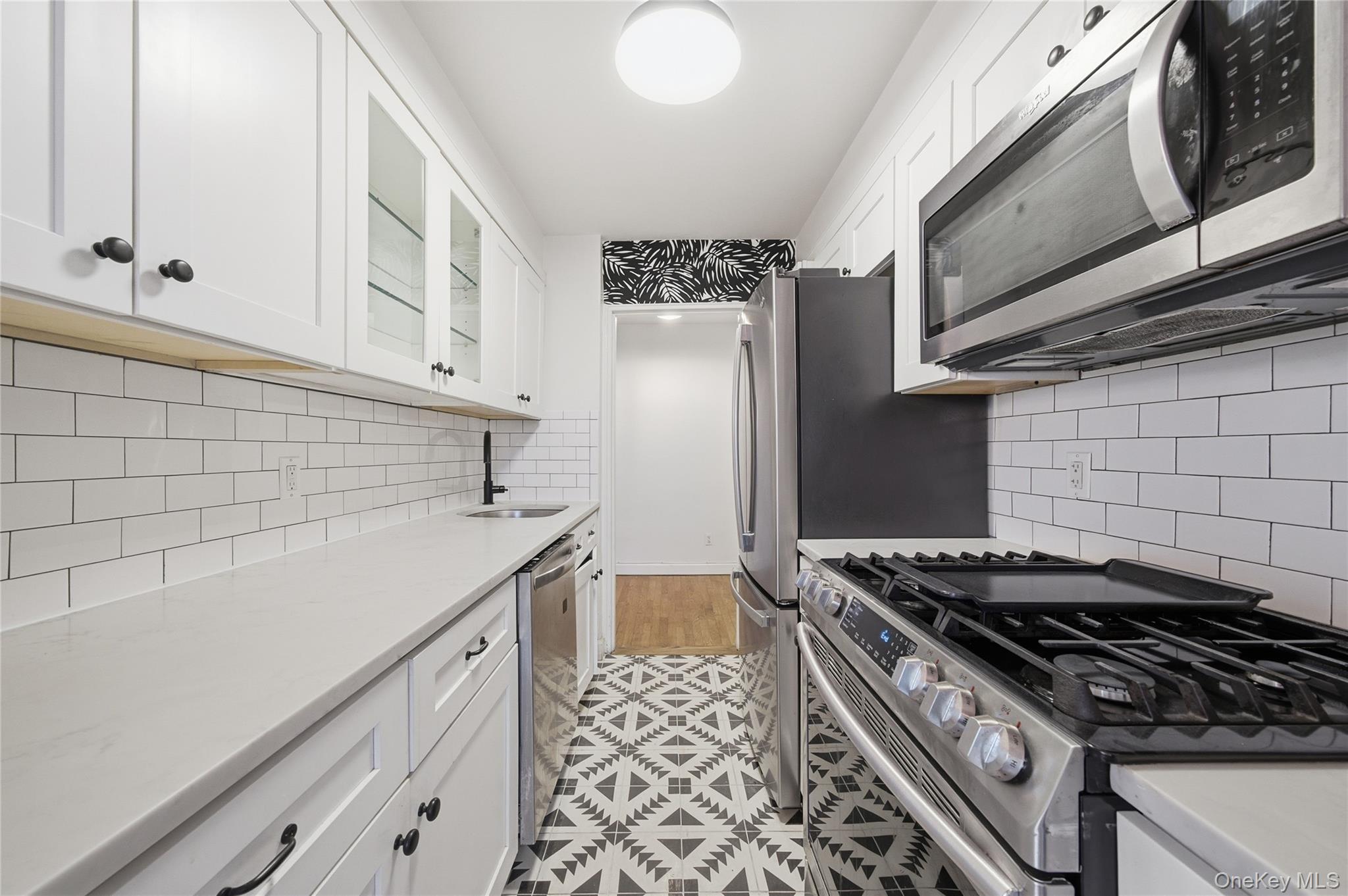 #8 photo, 5 Birchwood Court, Mineola , NY 11501