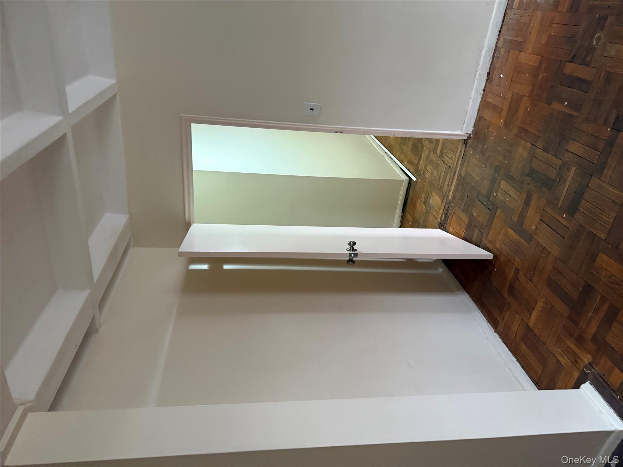 #12 photo, 150-11 Grand Central Parkway, कुईंस Briarwood , NY 11432