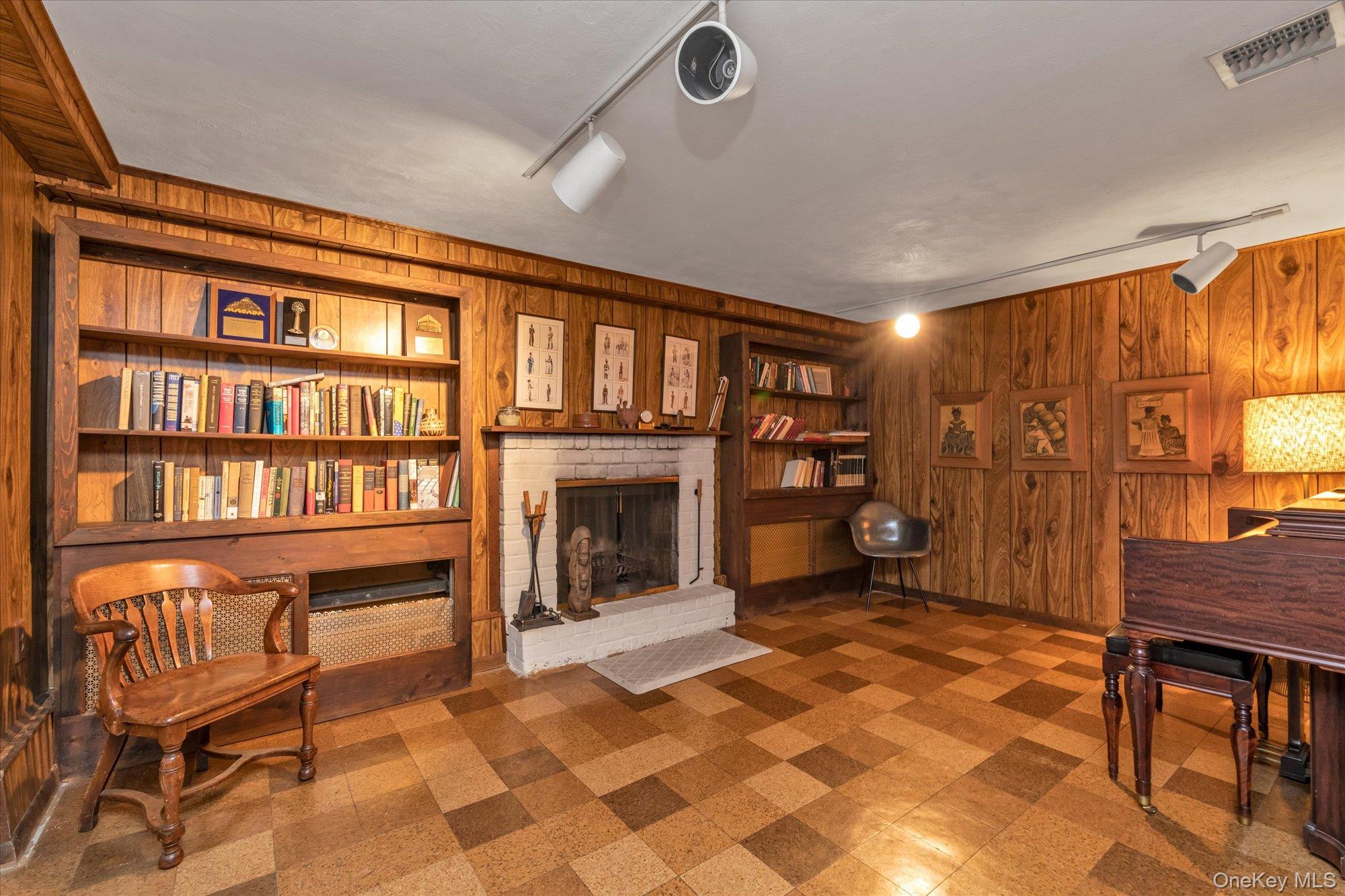 #16 photo, 104 Olive Lane, New Hyde Park , NY 11040