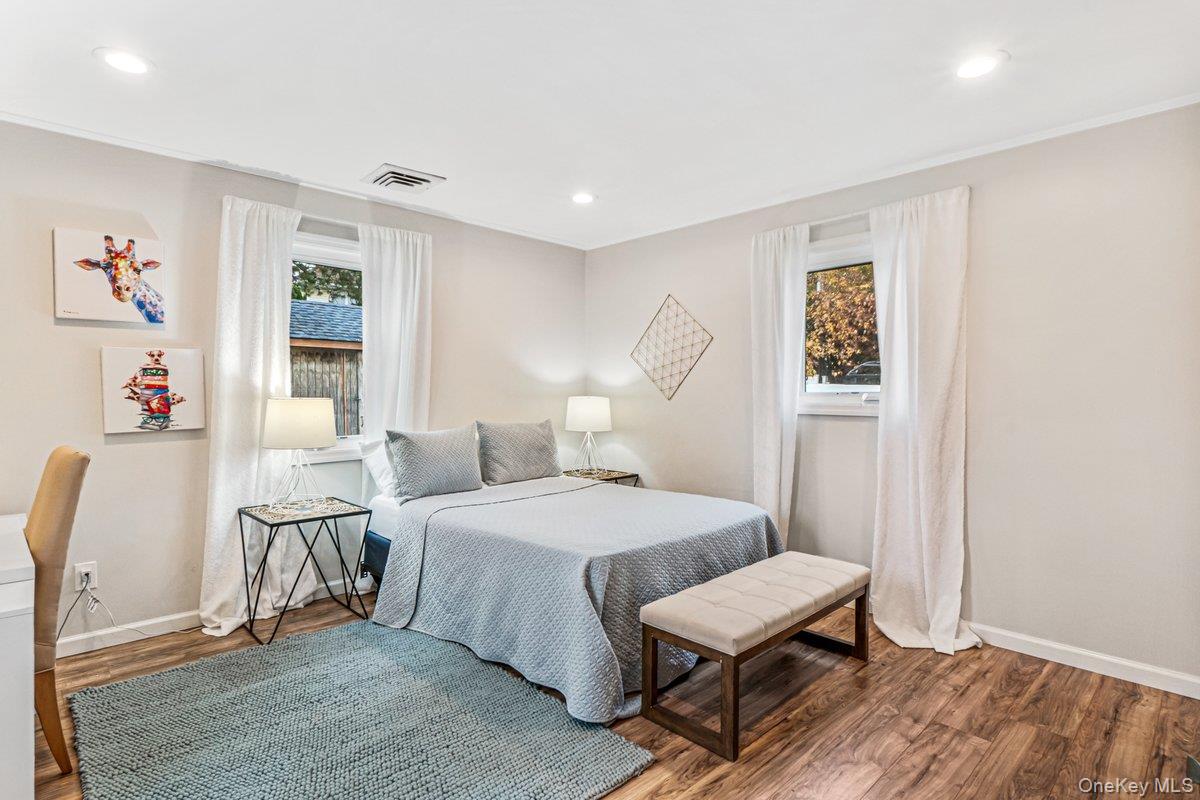 #17 photo, 5 Terry Lane, Plainview , NY 11803