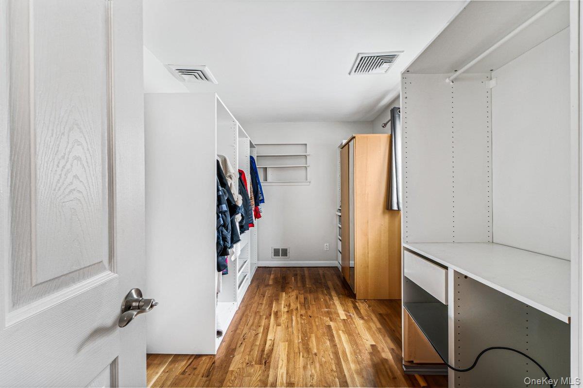 #19 photo, 5 Terry Lane, Plainview , NY 11803