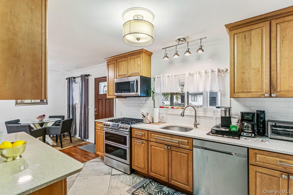 #6 photo, 5 Terry Lane, Plainview , NY 11803