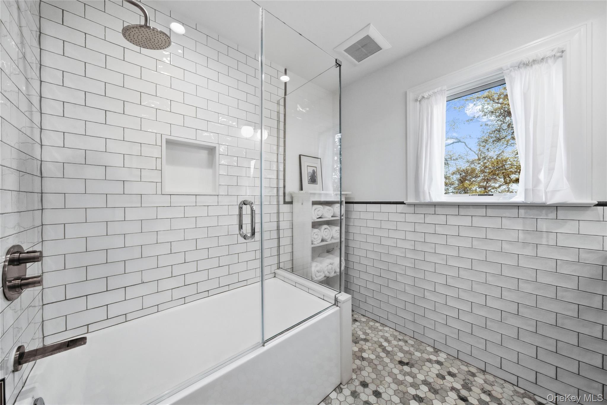 #12 photo, 7 School Street, Bayville , NY 11709