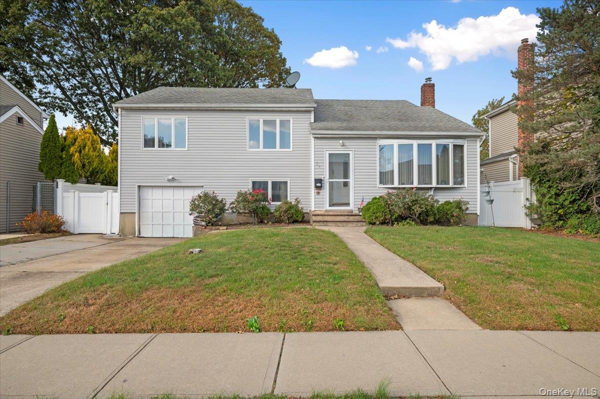 #2 photo, 26 Bradford Lane, Bethpage , NY 11714