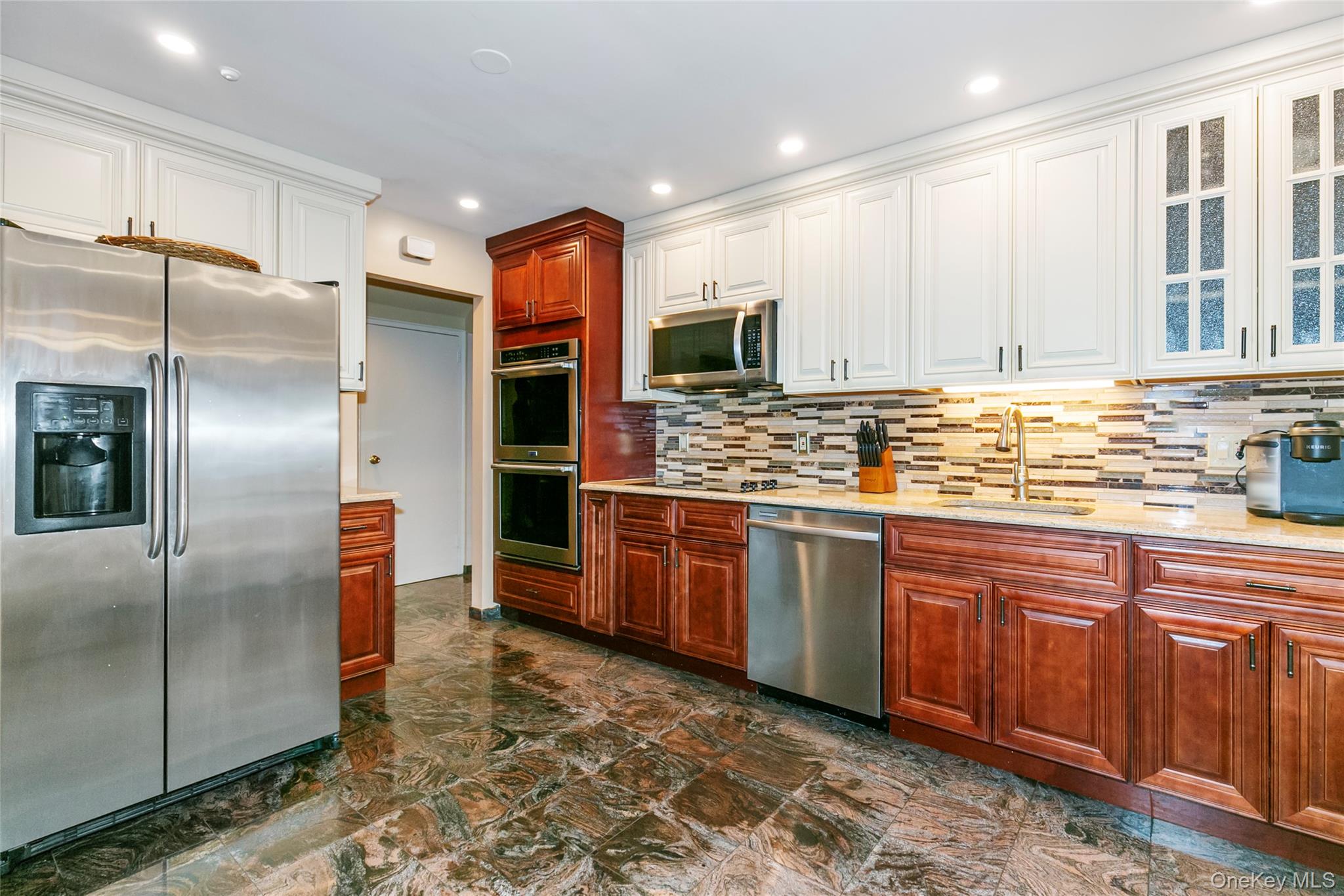 #13 photo, 123 South Drive, Manhasset Hills , NY 11040