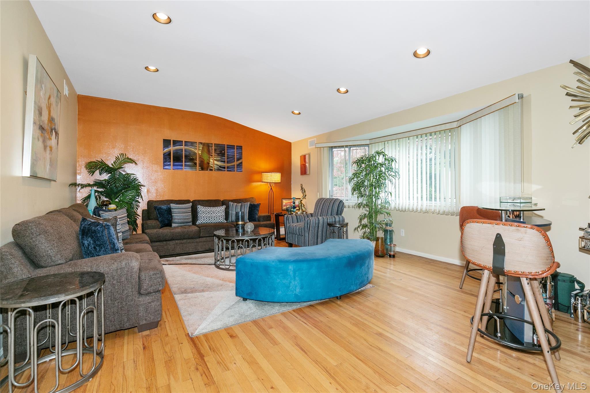 #15 photo, 123 South Drive, Manhasset Hills , NY 11040