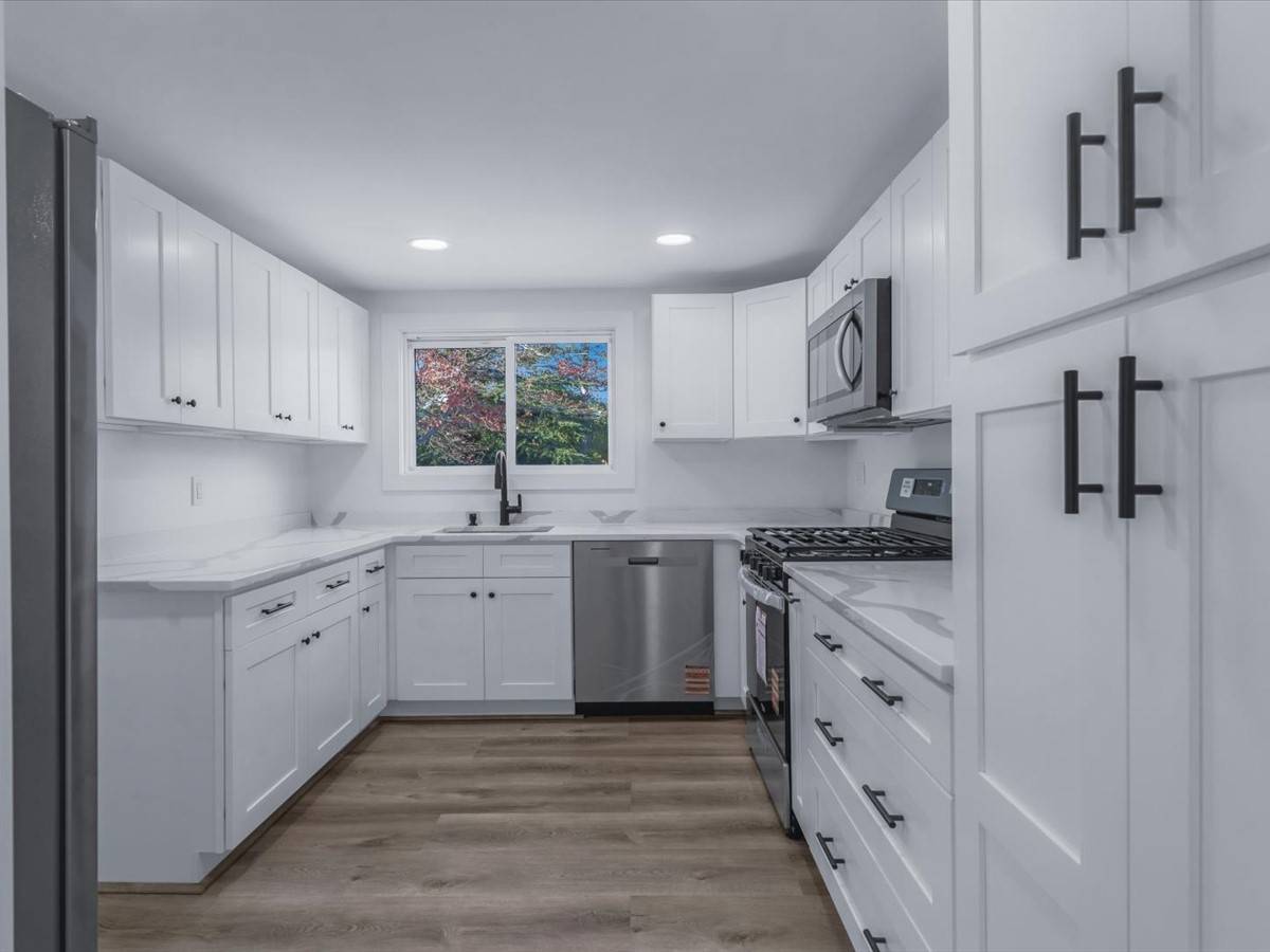 #10 photo, 99 Elmwood Avenue, サフォーク郡 Selden , NY 11784