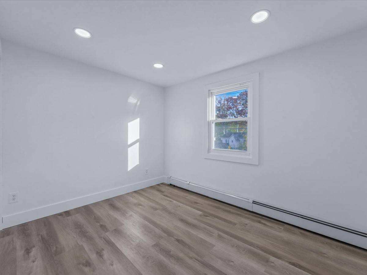 #16 photo, 99 Elmwood Avenue, サフォーク郡 Selden , NY 11784