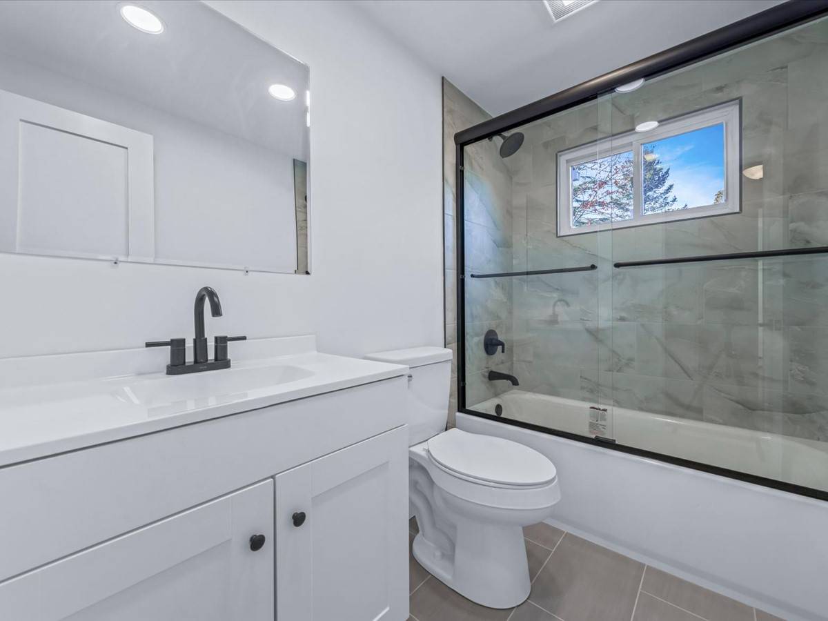 #20 photo, 99 Elmwood Avenue, サフォーク郡 Selden , NY 11784