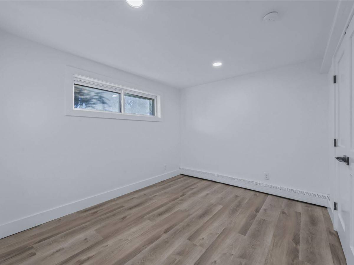 #21 photo, 99 Elmwood Avenue, サフォーク郡 Selden , NY 11784