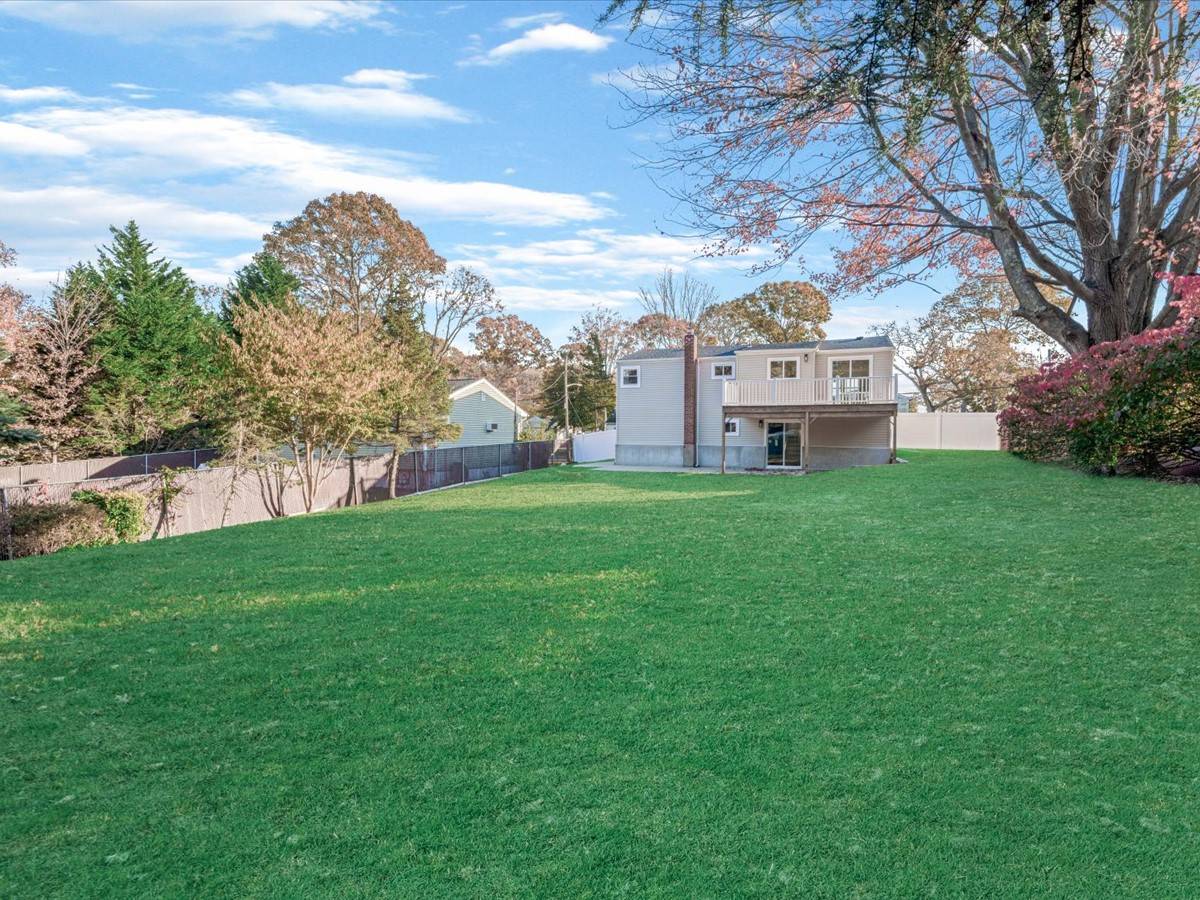 #37 photo, 99 Elmwood Avenue, サフォーク郡 Selden , NY 11784