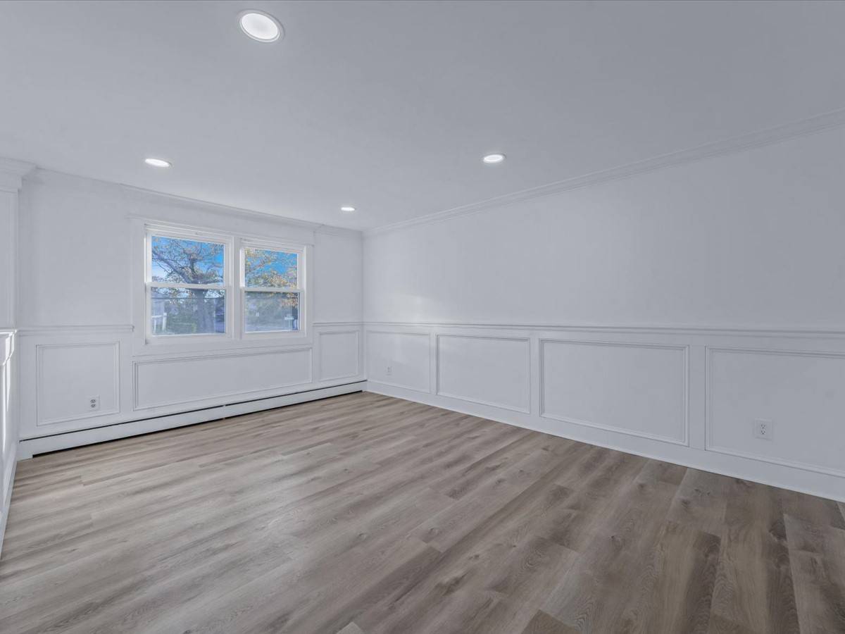 #4 photo, 99 Elmwood Avenue, サフォーク郡 Selden , NY 11784